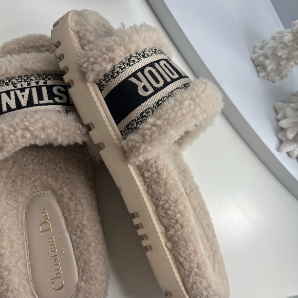 Christian Dior slides, women size 7, cream color - Picture 3 of 8